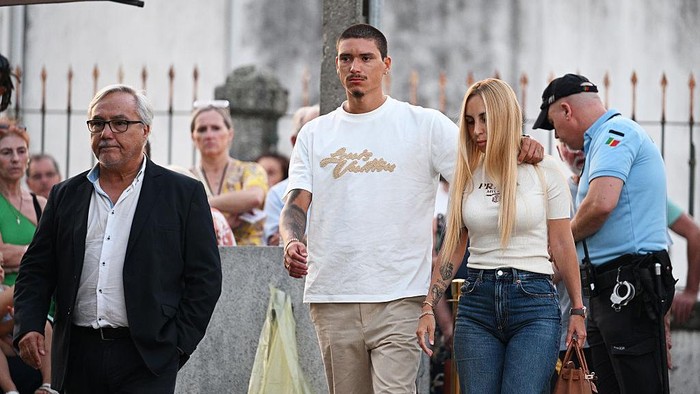 GONDOMAR, PORTUGAL - JULY 04: Darwin Nunez, Uruguayan football player for Liverpool and former teammate of Diogo Jota, attends with partner Lorena Manas, at a public wake held for Diogo Jota and his brother Andre Silva at the Capela da Ressurreicao on July 04, 2025 in Gondomar, Portugal. Diogo Jota was a professional football player for Liverpool FC and the Portuguese national team, while Andre Silva played for FC Penafiel in Portugal's second tier. The wake, attended by friends, fellow players and the Portuguese president, comes the day after the brothers died in a car accident in the province of Zamora, Spain. (Photo by Octavio Passos/Getty Images)