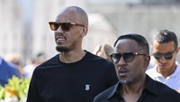 Fabinho, eks rekan setim Jota, juga datang ke melayat mendiang. (Foto: Octavio Passos/Getty Images)