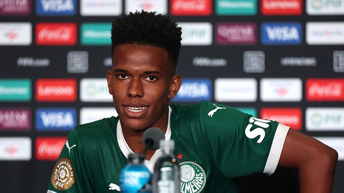 PHILADELPHIA, PENNSYLVANIA - JULY 04: Estevao #41 of Palmeiras speaks with the media following the FIFA Club World Cup 2025 quarter final match between SE Palmeiras and Chelsea FC at Lincoln Financial Field on July 04, 2025 in Philadelphia, Pennsylvania. (Photo by Carl Recine - FIFA/FIFA via Getty Images)