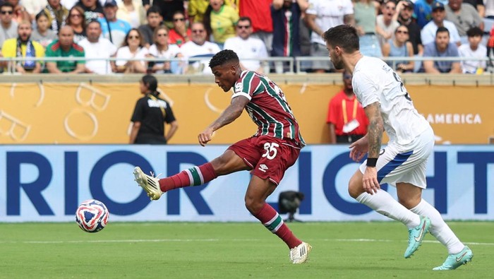 Fluminense, Al Hilal Soccer Football - FIFA Club World Cup - Quarter Final - Fluminense v Al Hilal - Camping World Stadium, Orlando, Florida, U.S. - July 4, 2025 Fluminenses Hercules scores their second goal REUTERS/Hannah Mckay
