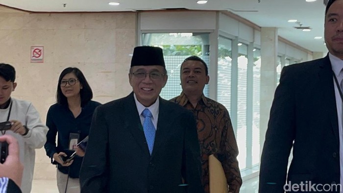 Indroyono Soesilo Indroyono Soesilo akan menjalani fit and proper tes kandidat duta besar di dewan perwakilan rakyat RI