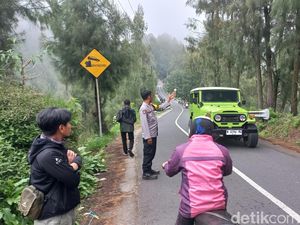 Kades Ngadisari Halau Pengendara Matic ke Bromo, Ini Alasannya Kades Ngadisari Halau Pengendara Matic ke Bromo, Ini Alasannya
