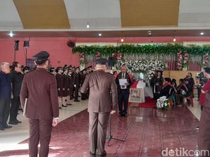 Jampidsus Melayat ke Tempat Duka Staf Kejari Simalungun yang Hanyut di Sungai Jampidsus Melayat ke Tempat Duka Staf Kejari Simalungun yang Hanyut di Sungai