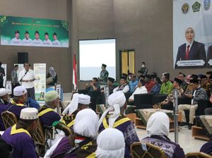 Gubernur NTT Sambut Kedatangan 612 Jemaah Haji Gubernur NTT Sambut Kedatangan 612 Jemaah Haji