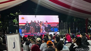 Momen Kapolri-Ketua MA Nyanyi Koyo Jogja Istimewa di Pagelaran Wayang Kulit