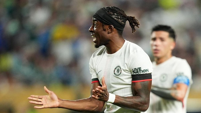 Noni Madueke Soccer Football - FIFA Club World Cup - Quarter Final - Palmeiras v Chelsea - Lincoln Financial Field, Philadelphia, Pennsylvania, U.S. - July 4, 2025 Chelseas Noni Madueke reacts IMAGN IMAGES via Reuters/Kyle Ross