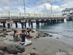 Kakak Korban Tragedi KMP Tunu Pratama Jaya Meninggal karena Syok