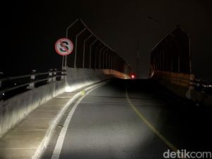 Gelapnya Jembatan di Perbatasan Kota dan Kabupaten Bandung Gelapnya Jembatan di Perbatasan Kota dan Kabupaten Bandung
