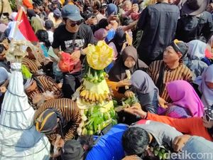 Tumplek Blek! Warga Padati Sedekah Waduk Cengklik Boyolali Tumplek Blek! Warga Padati Sedekah Waduk Cengklik Boyolali