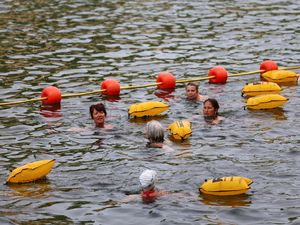 Seine Resmi Dibuka, Warga Paris Nikmati Pemandian Umum di Sungai Bersejarah