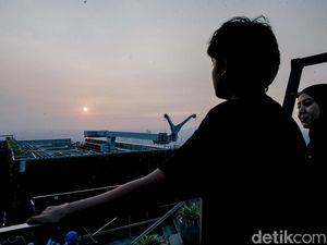 Video: Sunset-an di Gedung Setinggi 385 Meter, View-nya Bikin Melting! Video: Sunset-an di Gedung Setinggi 385 Meter, View-nya Bikin Melting!