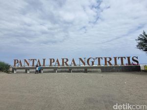 Duh! Banyak Turis Lolos Masuk Parangtritis Tanpa Bayar Karcis Duh! Banyak Turis Lolos Masuk Parangtritis Tanpa Bayar Karcis