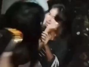 Mahasiswi Dikeroyok di Jalanan Makassar Usai Dituduh Curi Kalung di Medsos Mahasiswi Dikeroyok di Jalanan Makassar Usai Dituduh Curi Kalung di Medsos