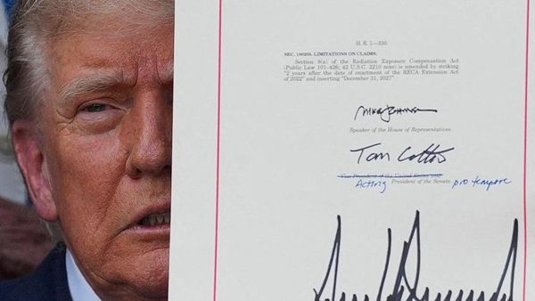 Trump Bahagia Usai Teken Undang-undang yang Tuai Kritik Pedas
