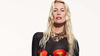 Gaya Seksi Claudia Schiffer & Kate Moss di Kampanye Terakhir Donatella Versace