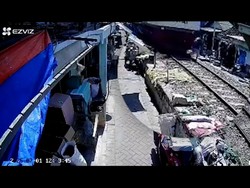 Video: Panjang Umur! Pria di Surabaya Selamat Seusai Tertemper Kereta Api