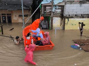 Update Banjir di Jakarta: 53 RT Terendam, Ratusan Warga Ngungsi Update Banjir di Jakarta: 53 RT Terendam, Ratusan Warga Ngungsi