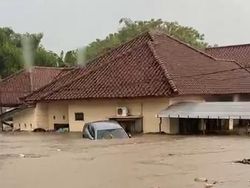 Mataram Diterjang Banjir Akibat Hujan Deras, Ketinggian Air Capai 2 Meter