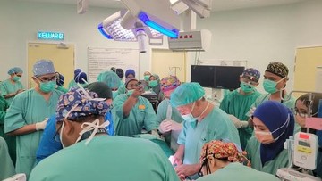 Momen Dokter di Malaysia Sukses Operasi Bayi Kembar Siam Langka, Prosesnya 13 Jam