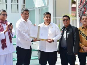 Sempat Ditarik Edy, Rumah Dinas di Samosir Resmi Diberikan Bobby ke Bupati Sempat Ditarik Edy, Rumah Dinas di Samosir Resmi Diberikan Bobby ke Bupati