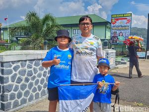 Video: Ribuan Bobotoh Padati Si Jalak Harupat Jelang Laga Persib Vs Port FC