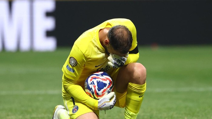 Soccer Football - FIFA Club World Cup - Quarter Final - Paris St Germain v Bayern Munich - Mercedes-Benz Stadium, Atlanta, Georgia, U.S. - July 5, 2025 Paris St Germains Gianluigi Donnarumma reacts REUTERS/Kai Pfaffenbach