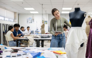 Mau Jadi Desainer, Tapi Kenapa Perlu Belajar di Sekolah Fashion?