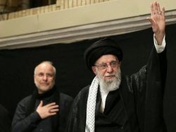 Ayatollah Khamenei Bersumpah Iran Tidak Akan Tunduk ke AS
