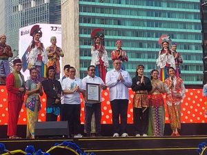 Jakarta dalam Warna Tampilkan 7.000 Pesilat & Penari, Raih Rekor MURI Jakarta dalam Warna Tampilkan 7.000 Pesilat & Penari, Raih Rekor MURI