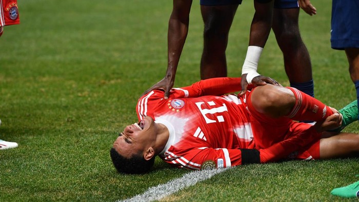 Jamal Musiala ATLANTA, USA - JULY 5: Jamal Musiala of Bayern Munich gets injured during 2025 FIFA Club World Cup quarter-final football match between Paris Saint-Germain and Bayern Munich at Mercedes Benz Stadium in Atlanta, GA, United States on July 5, 2025. Peter Zay / AnadoluNo Use USA No use UK No use Canada No use France No use Japan No use Italy No use Australia No use Spain No use Belgium No use Korea No use South Africa No use Hong Kong No use New Zealand No use Turkey
