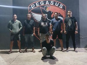 Pria Tipu Wanita Modus Hipnotis di Jeneponto Gasak Uang Rp 2,7 Juta-Perhiasan Pria Tipu Wanita Modus Hipnotis di Jeneponto Gasak Uang Rp 2,7 Juta-Perhiasan