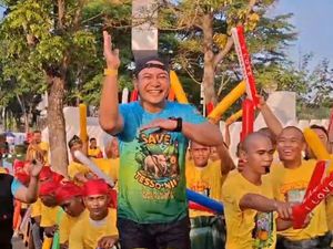 Kapolda Riau Ikut Tren Aura Farming Pacu Jalur: Budaya Lokal Harus Dijaga