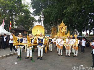 Ribuan Umat Buddha Penuhi Candi Mendut Jelang Kirab Menuju Borobudur Ribuan Umat Buddha Penuhi Candi Mendut Jelang Kirab Menuju Borobudur