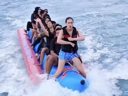 Video: Luna Maya Nggak Ketinggalan Ikutan Tren Aura Farming