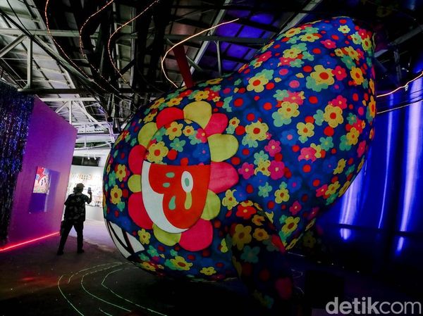 Warna-warni Pameran Seni The Redmiller Universe