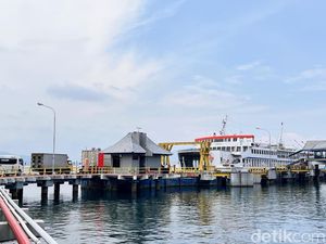 Pelabuhan Ketapang Tetap Beroperasi Normal Meski Operasi SAR Pelabuhan Ketapang Tetap Beroperasi Normal Meski Operasi SAR