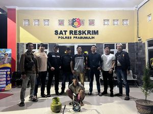 Nekat Maling di Rumah Keluarganya Sendiri, Pria di Prabumulih Ditangkap Polisi Nekat Maling di Rumah Keluarganya Sendiri, Pria di Prabumulih Ditangkap Polisi