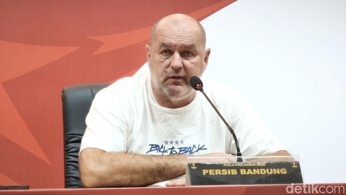 Pelatih Persib Bandung Bojan Hodak. Pelatih Persib Bandung Bojan Hodak.