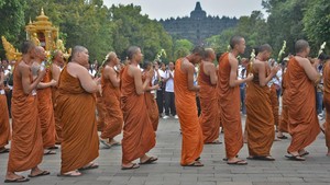 Ribuan Umat Buddha Meriahkan Asalha Mahapuja di Borobudur