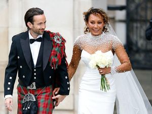 Mel B Menikah Ke-3 Kali, Hanya Satu Anggota Spice Girls yang Hadir Mel B Menikah Ke-3 Kali, Hanya Satu Anggota Spice Girls yang Hadir