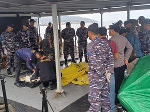Satu Jenazah Diduga Korban Kapal Tenggelam Ditemukan, 28 Orang Masih Hilang Satu Jenazah Diduga Korban Kapal Tenggelam Ditemukan, 28 Orang Masih Hilang