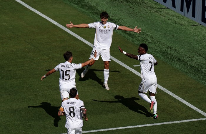 Soccer Football - FIFA Club World Cup - Quarter Final - Real Madrid v Borussia Dortmund - MetLife Stadium, East Rutherford, New Jersey, U.S. - July 5, 2025 Real Madrid's Gonzalo Garcia celebrates scoring their first goal with Arda Guler, Vinicius Junior and Federico Valverde REUTERS/Hannah Mckay