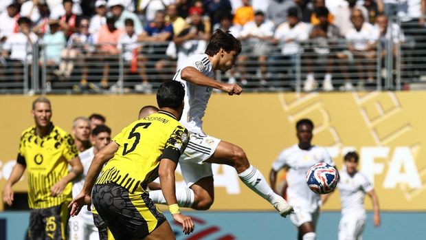 Soccer Football - FIFA Club World Cup - Quarter Final - Real Madrid v Borussia Dortmund - MetLife Stadium, East Rutherford, New Jersey, U.S. - July 5, 2025 Real Madrid's Gonzalo Garcia scores their first goal REUTERS/Lee Smith