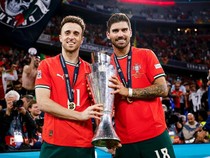Al Taawoun Kena Sanksi Usai Fans Hina Neves Pakai Chant Jota