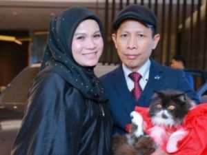 Pengakuan Pengusaha Hijab yang Berikan Hadiah Mobil BMW untuk Kucingnya Pengakuan Pengusaha Hijab yang Berikan Hadiah Mobil BMW untuk Kucingnya