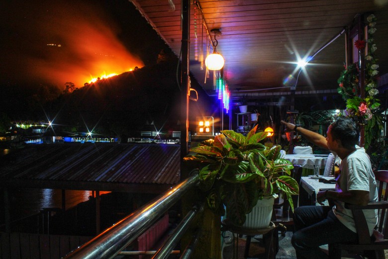Hari Ke-10 Pemadaman Kebakaran Lahan Gambut di Riau