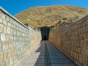 Makam Berusia 3.800 Tahun Diduga Terkait Midas Raja Emas Makam Berusia 3.800 Tahun Diduga Terkait Midas Raja Emas
