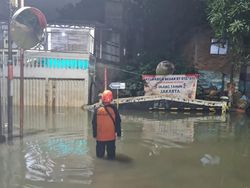 996 Warga Jakarta Ngungsi karena Banjir, Ini Titik-titik Pengungsiannya