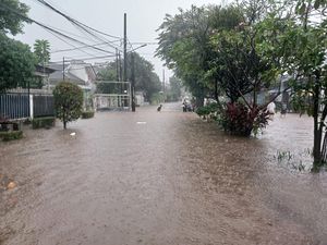 Video Banjir Hantam Sejumlah Titik di Tangerang Video Banjir Hantam Sejumlah Titik di Tangerang