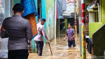 Banjir Masih Melanda Kebon Pala Jaktim, Tinggi Air 50-75 Cm